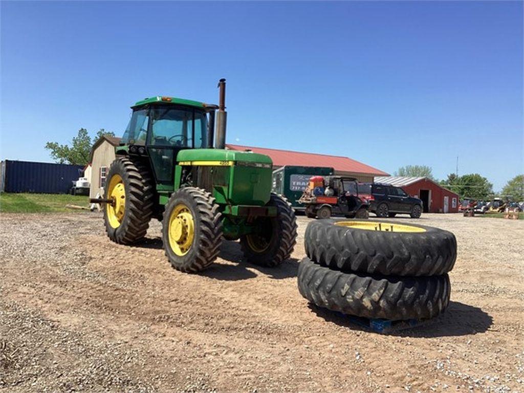 1990 JOHN DEERE 4955 FARM TRACTOR