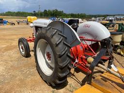 250 - FORD 800 TRACTOR