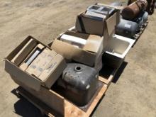 Pallet of Misc Bathroom Items, Including Sinks,
