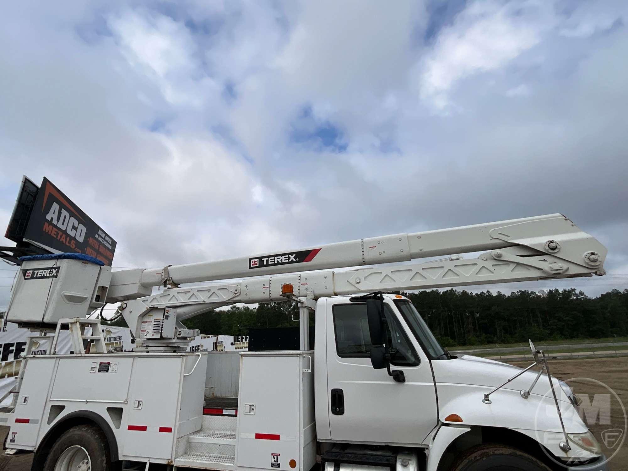 2015 INTERNATIONAL 4300 SBA 4X2 S/A BUCKET TRUCK TEREX HI-RANGER HRX-55 VIN: 3HAMMAAN0FL731136