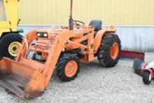 KUBOTA B8200 TRACTOR