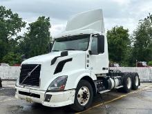 2013 VOLVO VNL T/A DAYCAB