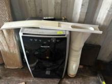 honeywell stand up ac unit with exhaust duct and remote C