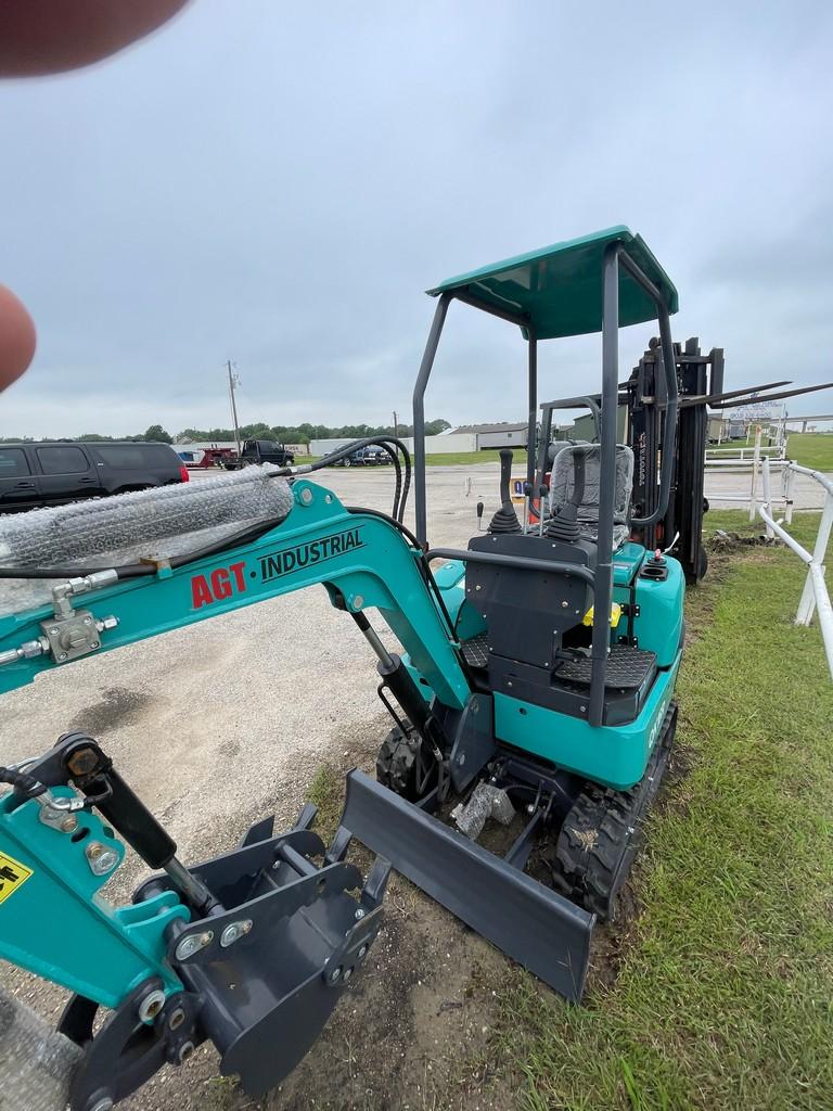 AGT QK16R Mini Excavator with Hy thumb