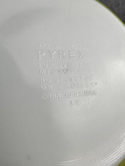 Pyrex Crazy Daisy Casserole Dish 472B