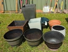 Planter pots, approximately 9