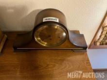 Linden mantle clock