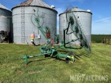 John Deere 702 10 wheel hay rake