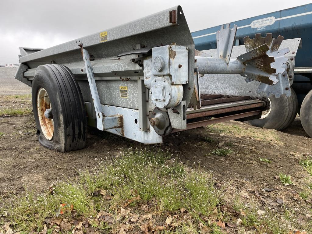 New Idea 3622 Manure Spreader