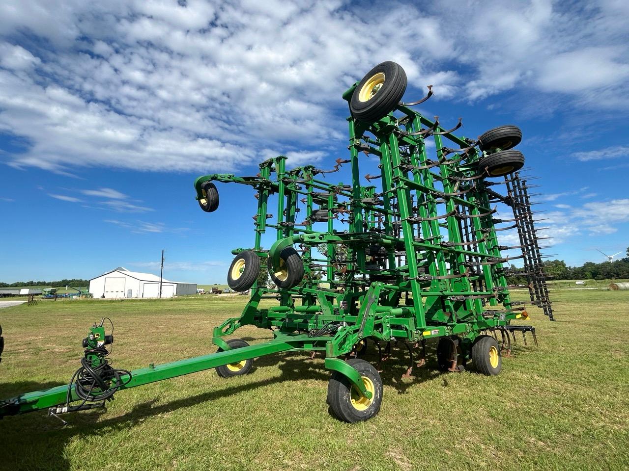 2012 John Deere 2210