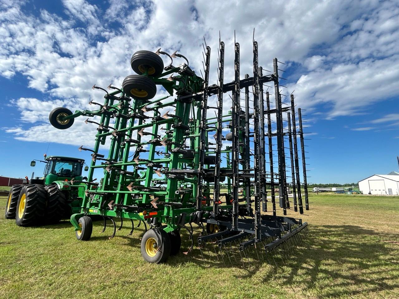 2012 John Deere 2210