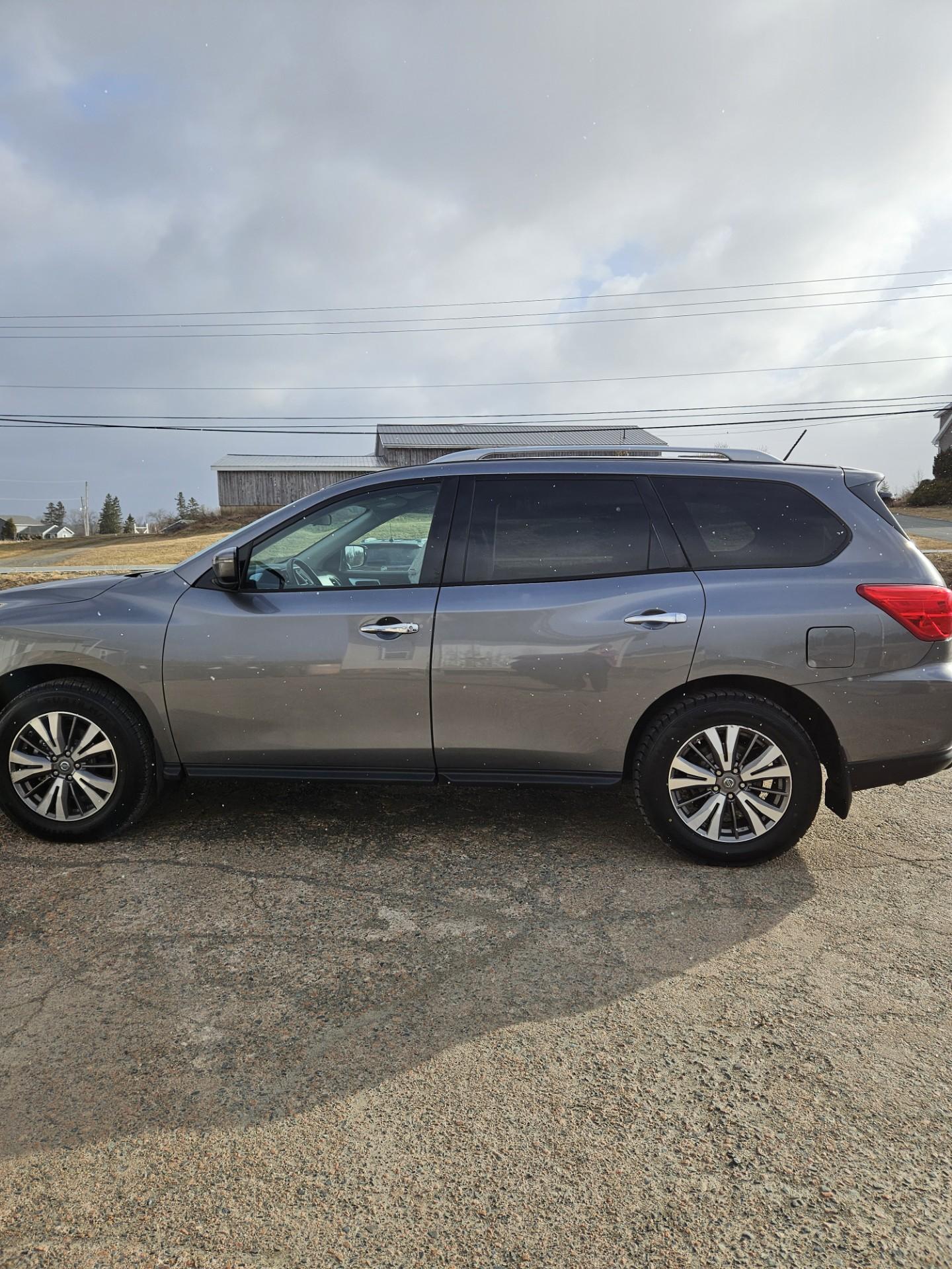 2017 NISSAN PATHFINDER