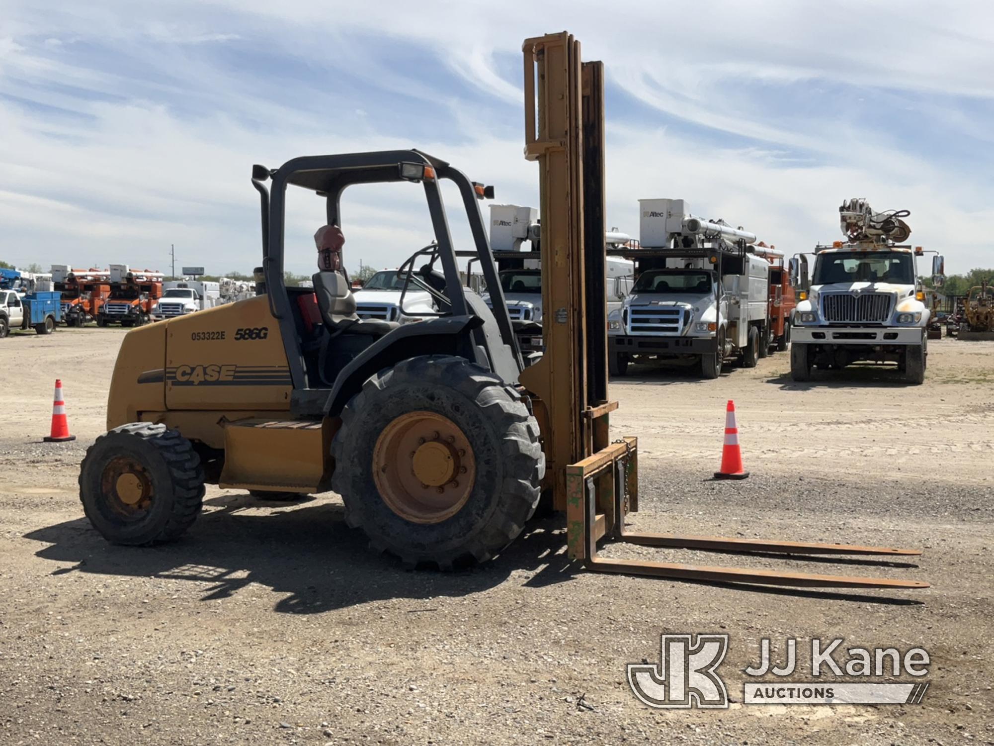 (Charlotte, MI) 2005 Case 586G Rough Terrain Forklift Runs, Moves, Operates