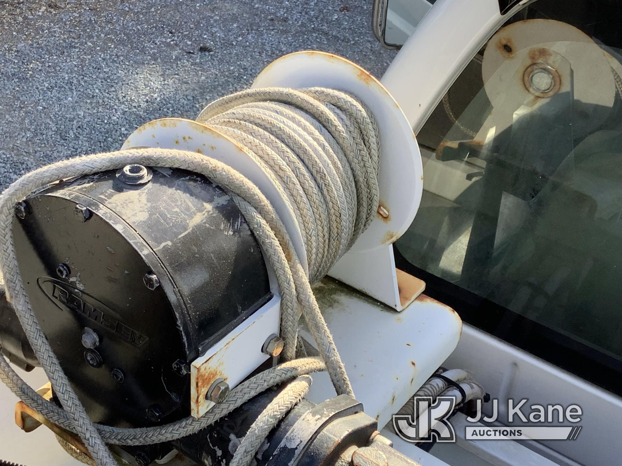 (Frederick, MD) Altec T40P, Articulating & Telescopic Bucket mounted on 2015 Ford F750 Service Truck