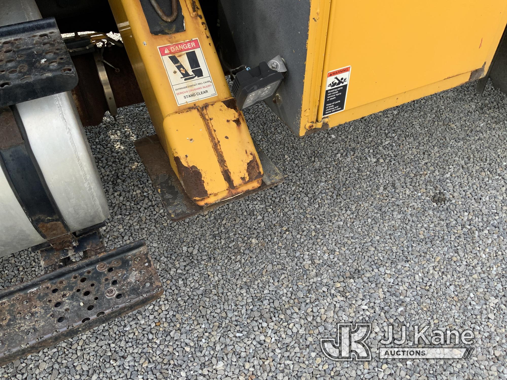 (Fort Wayne, IN) Terex/Telelect Commander 4047, Digger Derrick rear mounted on 2009 International 73