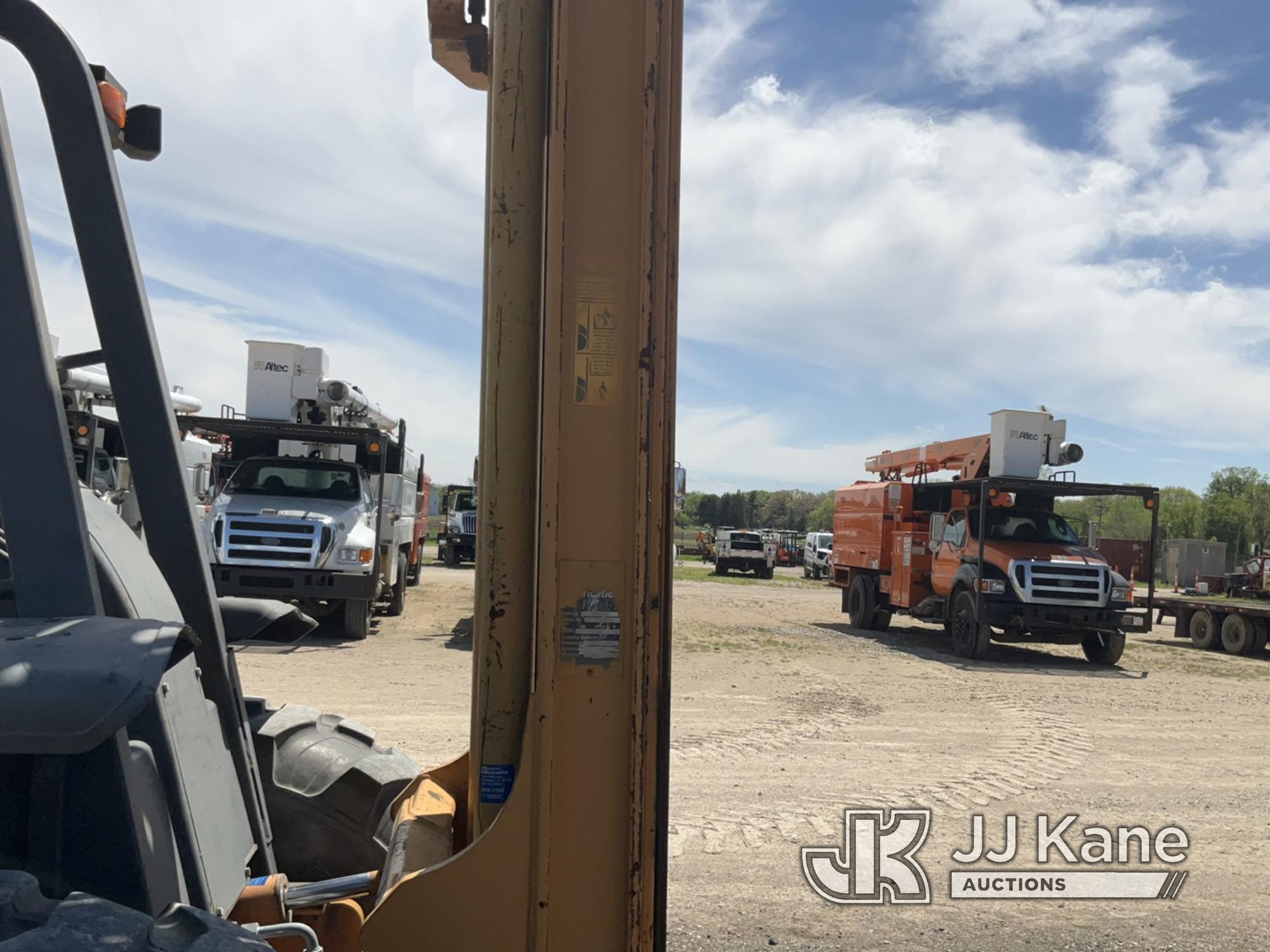 (Charlotte, MI) 2005 Case 586G Rough Terrain Forklift Runs, Moves, Operates