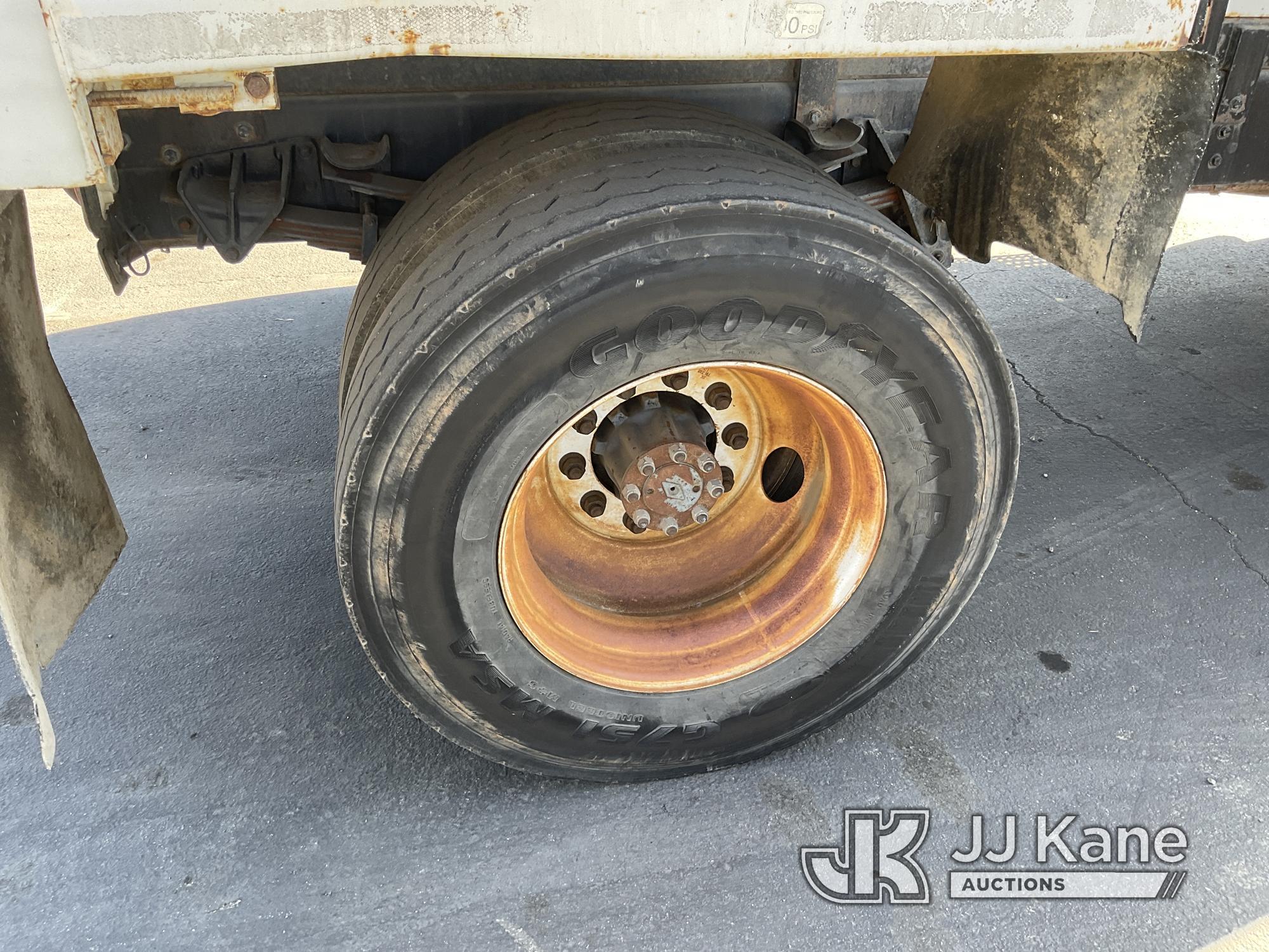 (Jurupa Valley, CA) 2002 International 4900 Dump Truck Runs & Moves