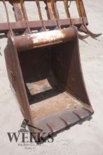 EXCAVATOR BUCKET