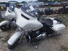 5-02102 (Cars-Motorcycle)  Seller: Gov-Hillsborough County Sheriffs 2021 HD FLHT