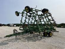 John Deere 980 Field Cultivator