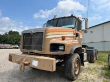 2011 IH Paystar showing 21,203 mi, 3,133 hrs / doesn't run