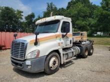 2011 Freightliner Cascadia showing 308,189 mi, 14,784 hrs / runs