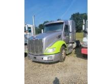 2015 Peterbilt w/ sleeper showing 502,331 mi, 10,822 hrs/ runs