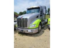 2015 Peterbilt w/ sleeper showing 433,241 mi/ runs