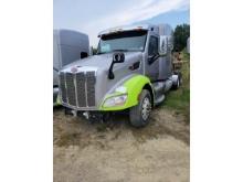 2015 Peterbilt miles & hrs unknown/ doesn't run