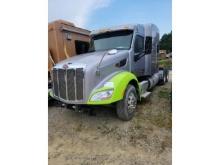 2014 Peterbilt miles & hrs unknown/ doesn't run