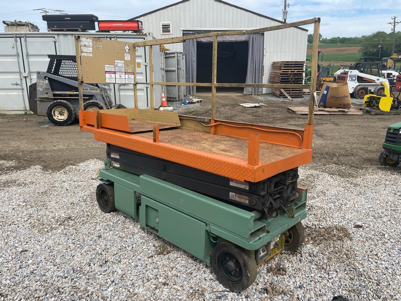 Grove Scissor Lift