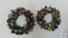 Lot of wreaths, planters and florals