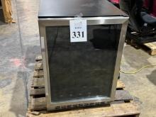 EDGESTAR BEVERAGE COOLER WITH GLASS DOOR