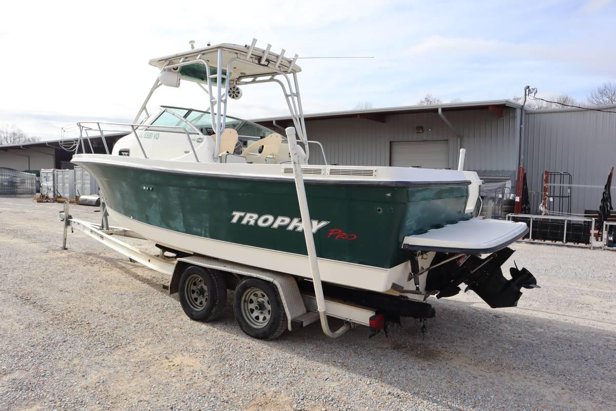 2004 Trophy Pro 2352WA