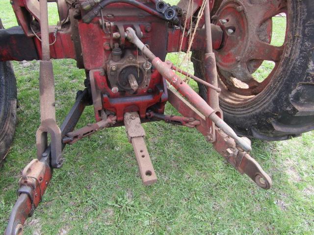 155. 1967 FARMALL 656 GAS TRACTOR, WIDE FRONT, IH FLAT TOP FENDERS, 15.5 X