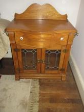 Pulaski Furniture Oak Keepsakes Collection Lighted Wash Stand Cabinet Back, Side Towel
