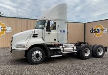 2009 Mack CXU (Pinnacle) Day Cab Truck Tractor