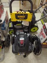 DeWalt 3300 PSI GPM Gas Cold Water Pressure Washer with HONDA GCV200 Engine, Appears to be New Out