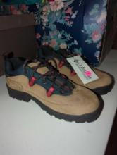 (UPH) COLUMBIA USA SIZE 10 MENS, HIKING SHOES, NO BOX TAGS ARE ATTACHED