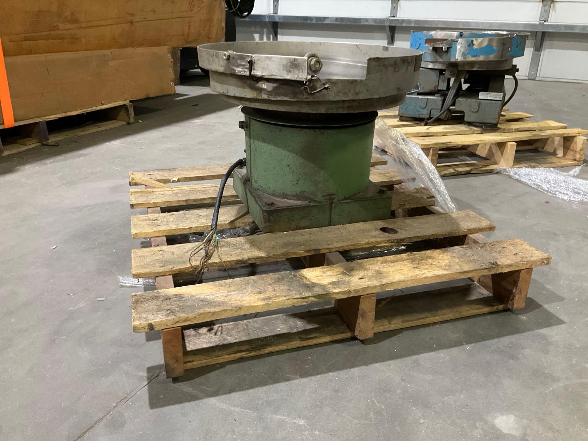 SYNTRON...VIBRATORY PARTS FEEDER TYPE EB01C, 115V, CYCLES 60, CONDITION UNKNOWN...