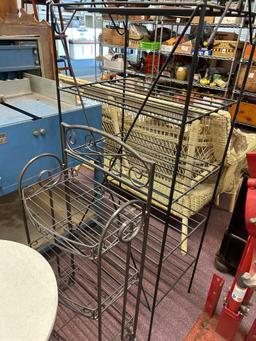 round table & 2 wire shelves