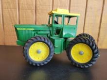 20 Series John Deere 4x4 Tractor