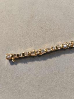Lady's 14k yellow gold bracelet with (14) round brilliant cut diamonds