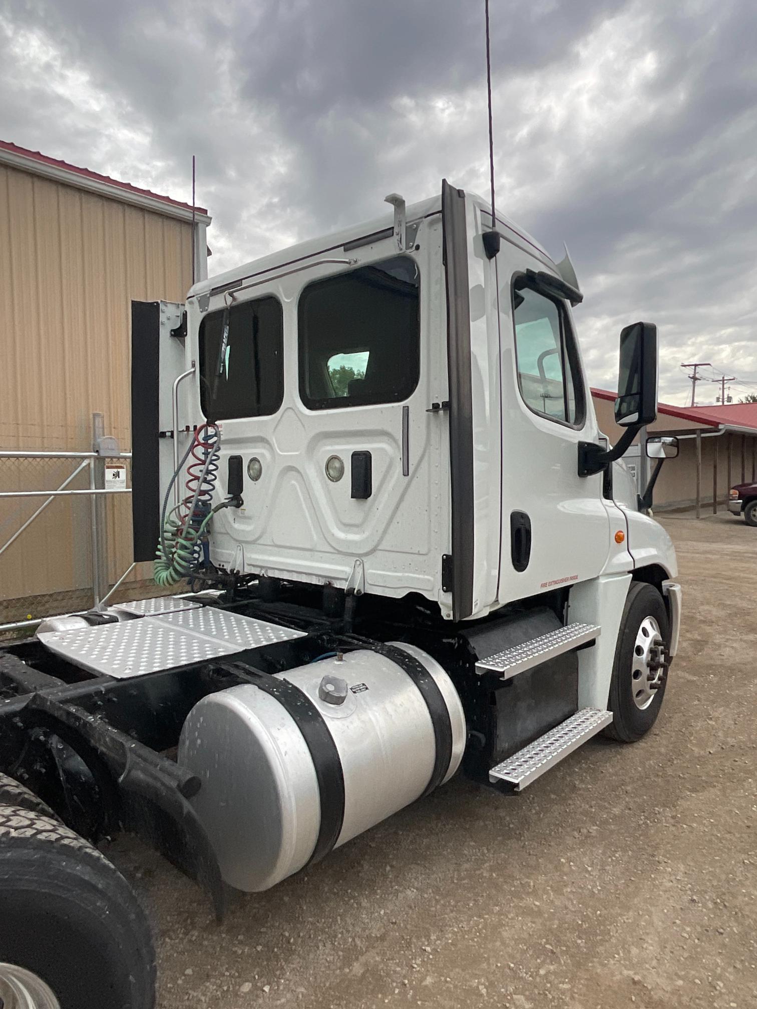 2017 Freightliner CA125 Day Cab