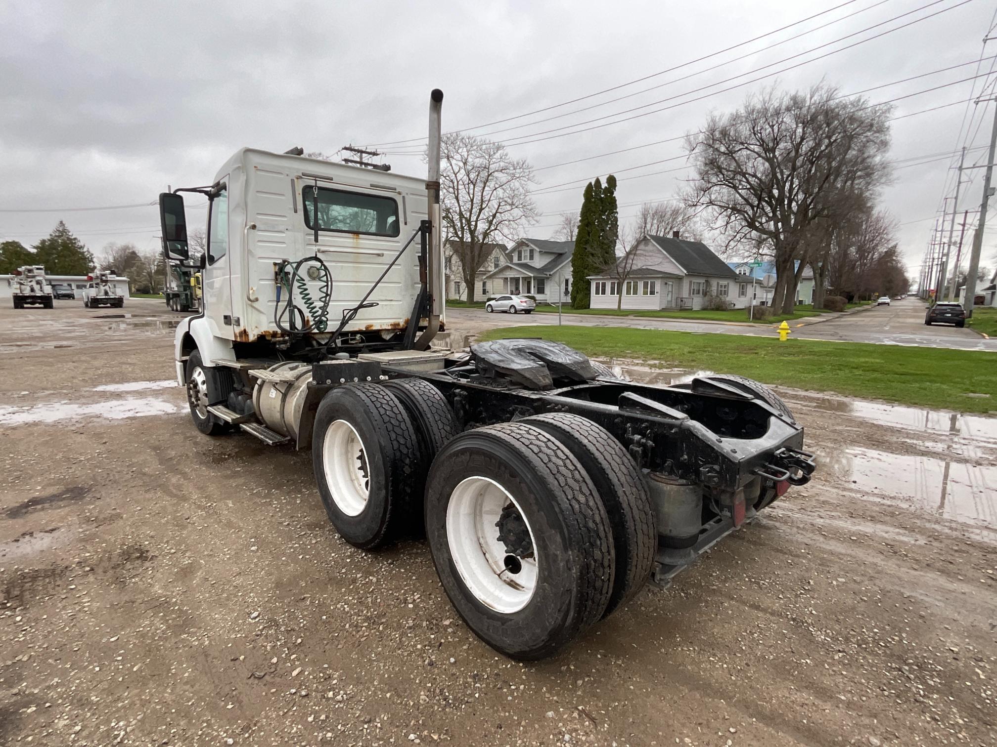 2008 Volvo VNM Day Cab