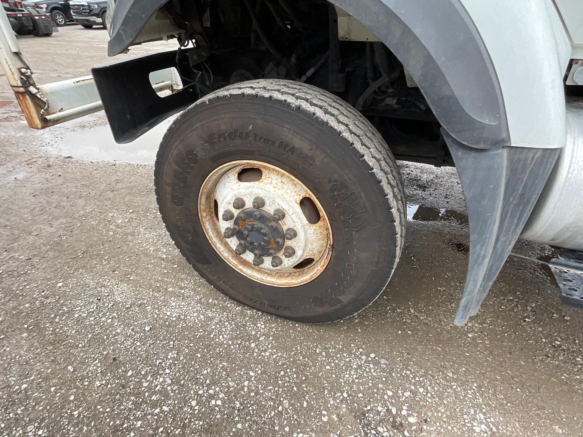 2013 International 7400 Bucket Truck