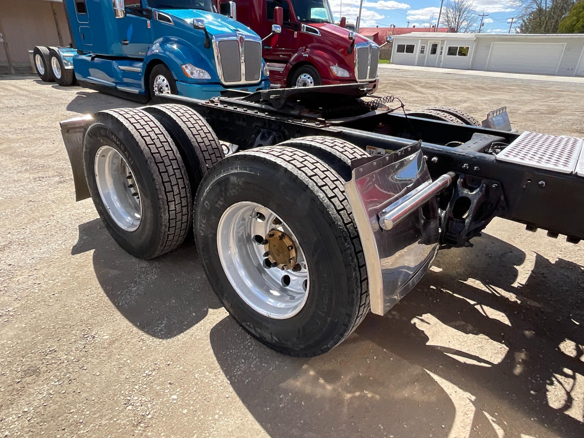 2022 Kenworth T680 Sleeper