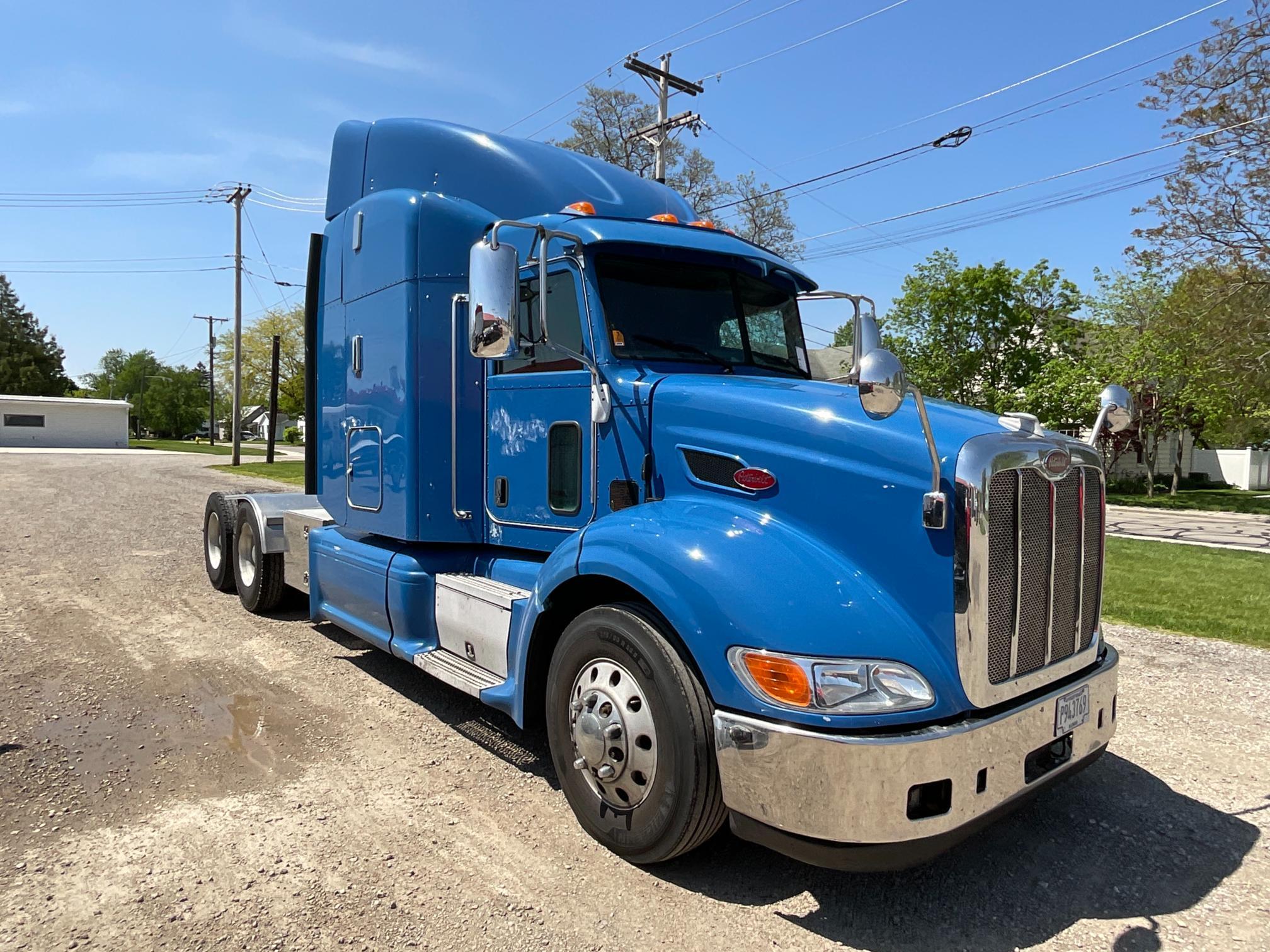 2013 Peterbilt 384 Sleeper