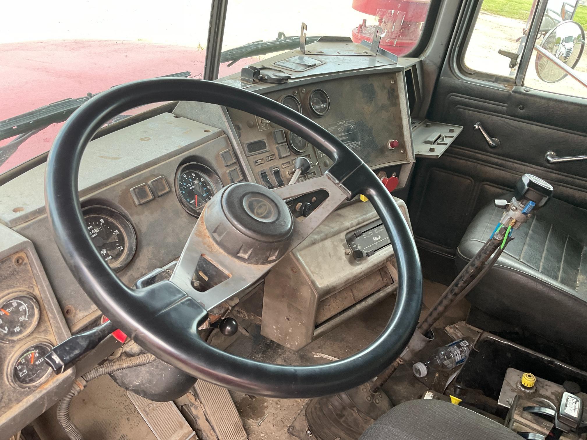 2000 Mack RD688S Dumptruck