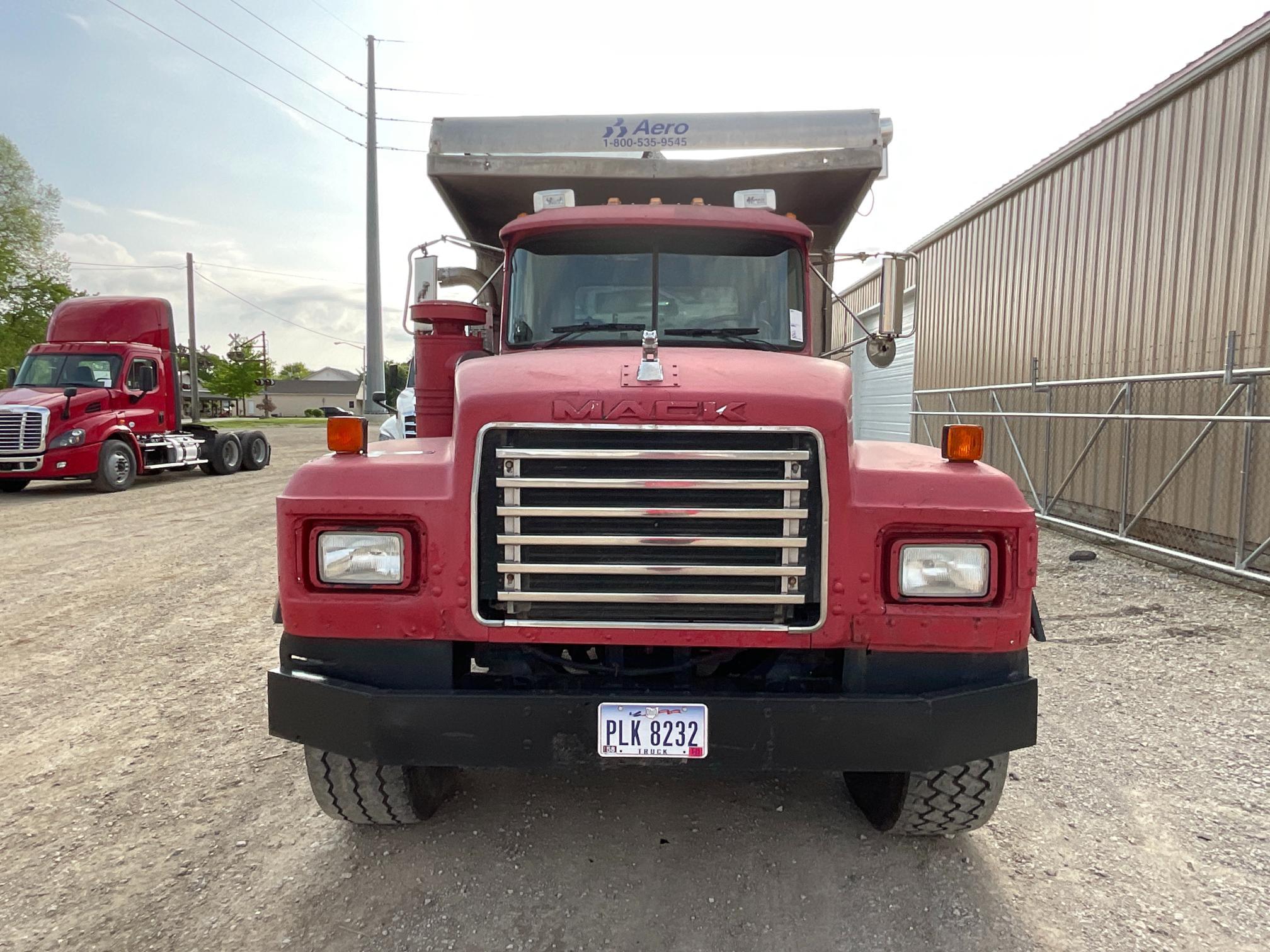 2000 Mack RD688S Dumptruck